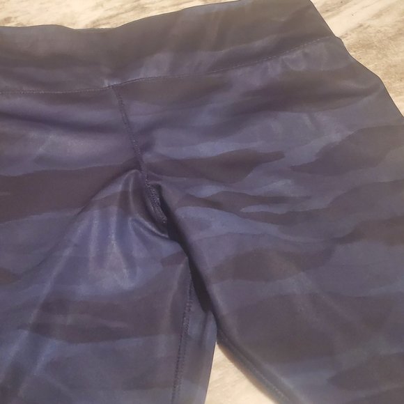 Blue & black camo athletic shorts - Picture 2 of 7